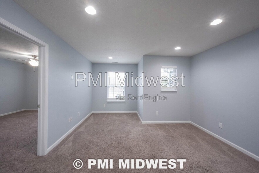 Building Photo - 8171 Brookville Wy