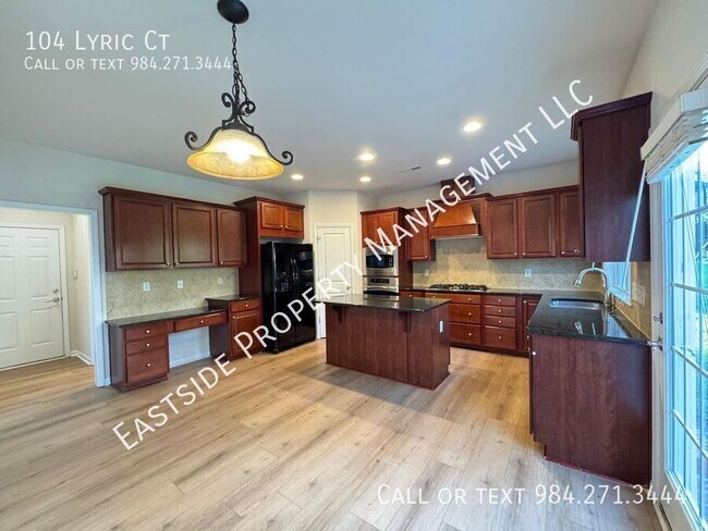 Building Photo - 104 Lyric Ct