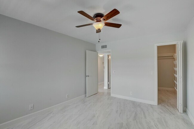 Building Photo - 988 Normandy Trail