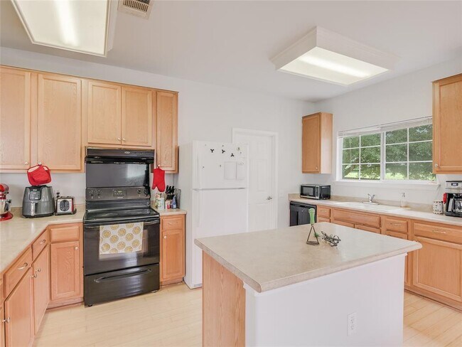 Building Photo - 6313 Ken Caryl Dr