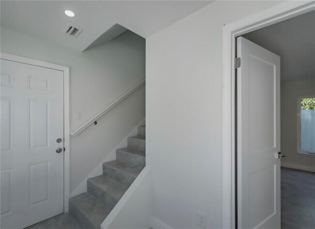 Building Photo - 310 Hibiscus St