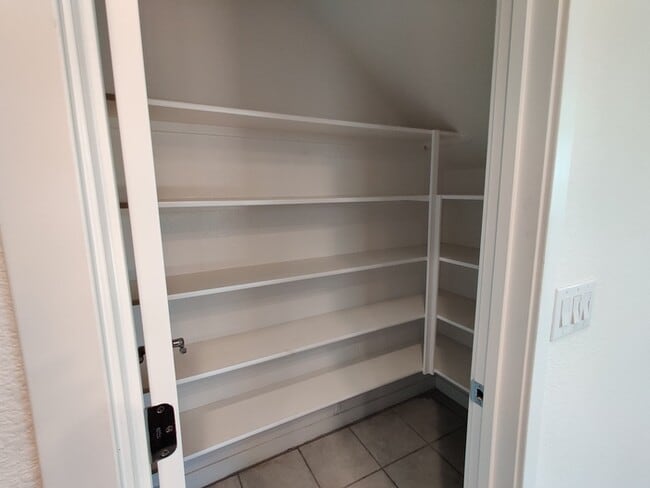 Building Photo - Beautiful 3 bedroom, 2.5 bathroom in Roseville!