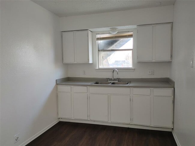 Building Photo - 4222 Bernice St