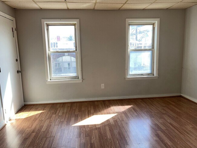 Building Photo - 50 Millbury St