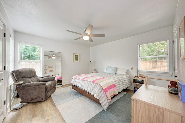 Building Photo - 1607 Sweetbriar Ave