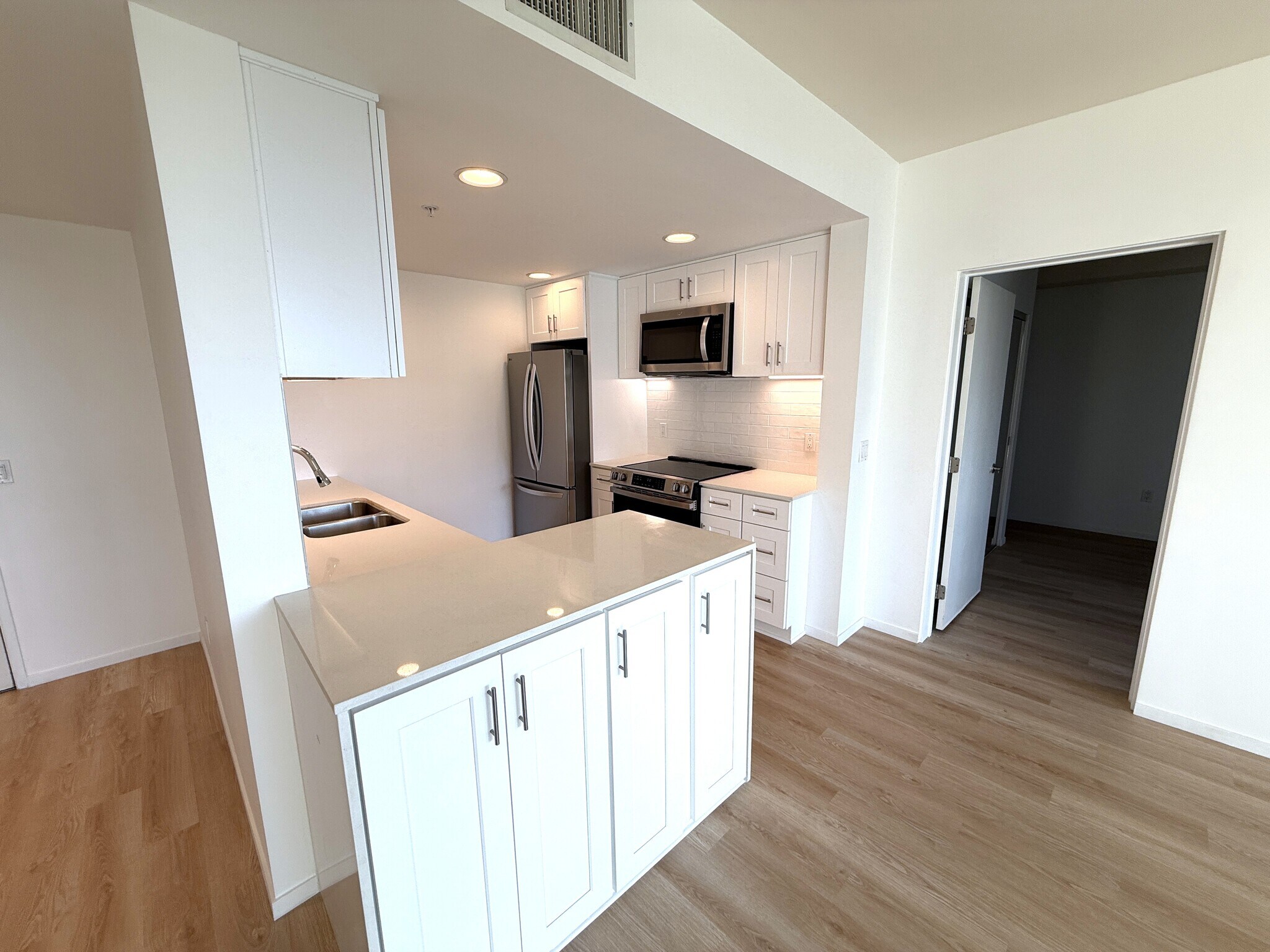 Kitchen - 3100 6th Ave