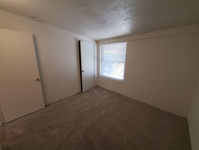 Building Photo - 4 bedrooms and 2 bathrooms with A/C.