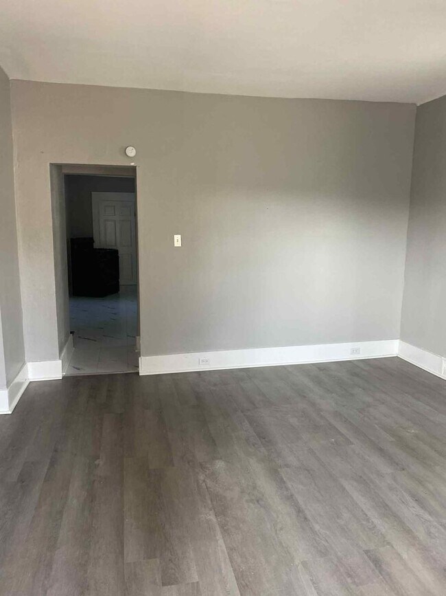 Building Photo - Newly Updated Spacious 5 bedroom 1 bathroom house for rent in Glassport!