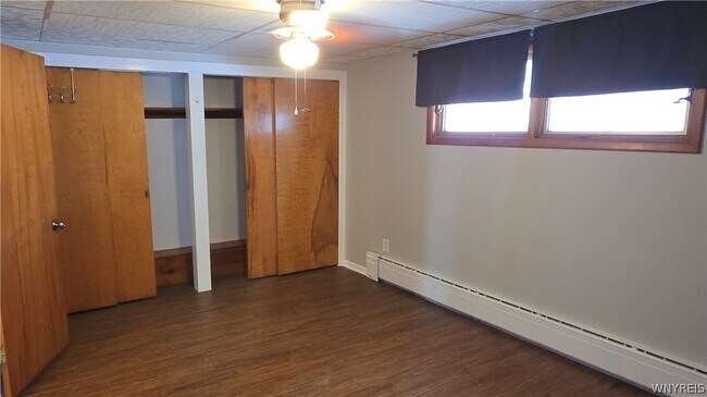 Building Photo - 525 Huxley Dr