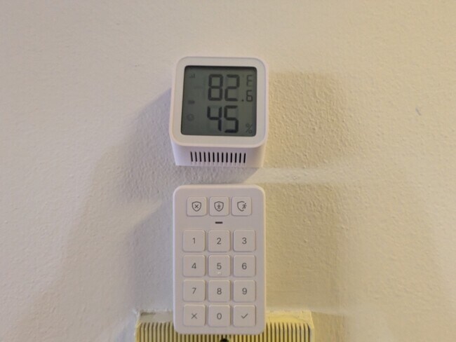 Building Photo - Newly Renovated 1-Bedroom Condo in the Hea...