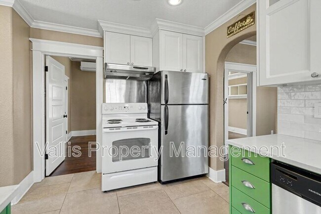 Building Photo - 2350 Cottage St SE