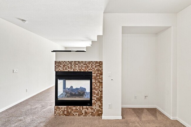 Building Photo - Lovely Northwest Gated Community Home