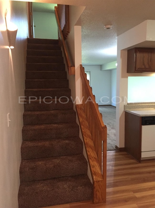 Building Photo - 1320 Daleview Dr