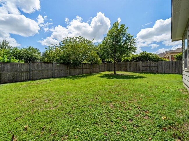 Building Photo - 1905 Meandering Meadows Dr