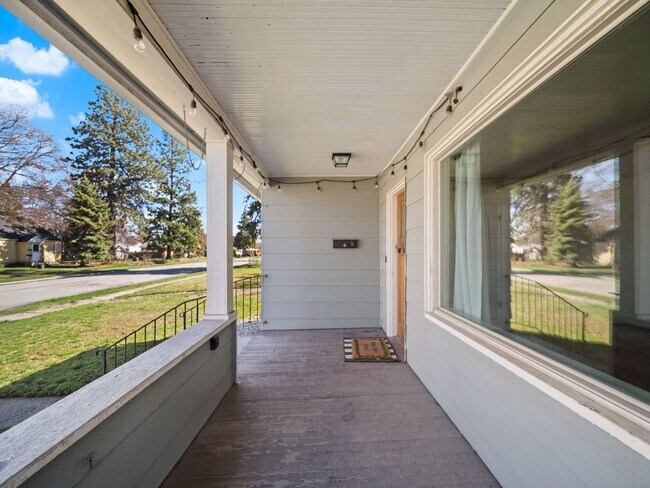 Building Photo - Modern & Cozy Retreat in Spokane – Prime Location Near Downtown