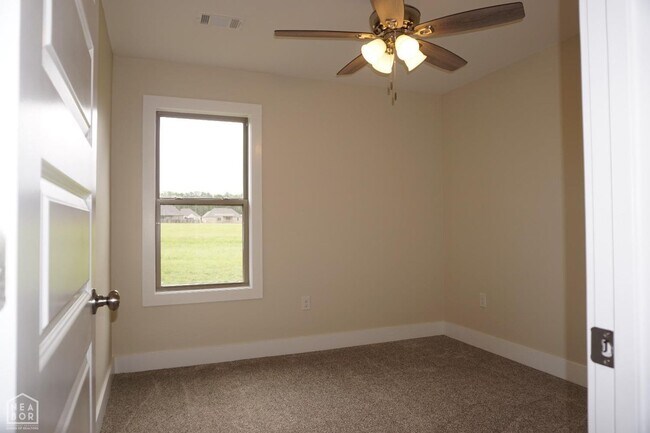 Building Photo - 3 Bedroom, 2 Bath Home in Brookland