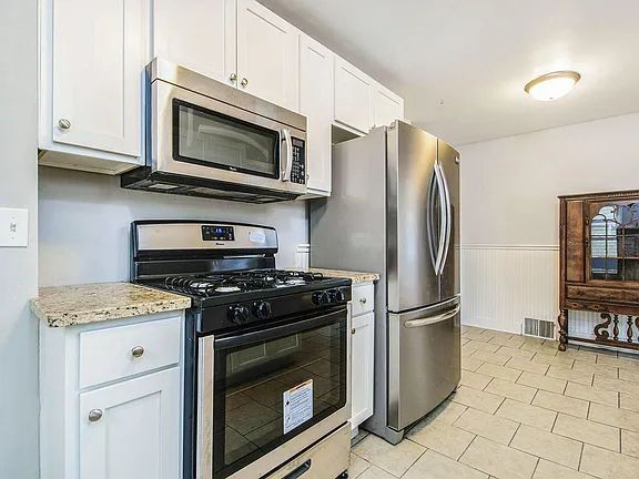 Building Photo - Charming 3BR in SE Grand Rapids