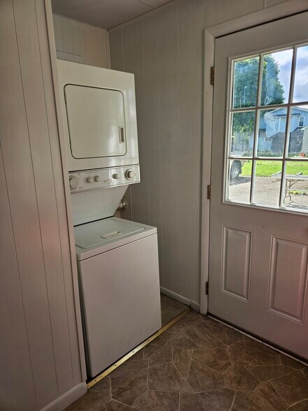 washer/dryer - 434 W Front St