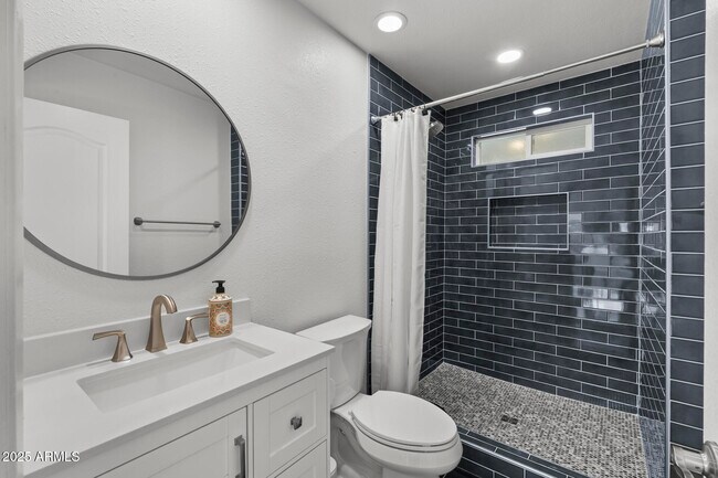 Building Photo - 8649 N Willowrain Ct