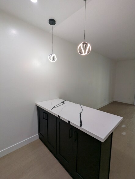 Building Photo - 11030 Moorpark St