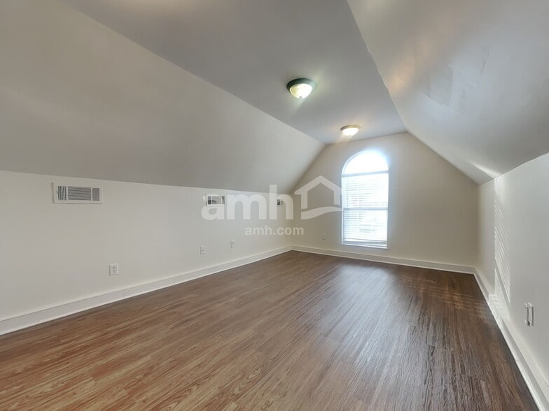 Building Photo - 4082 Colton Dr