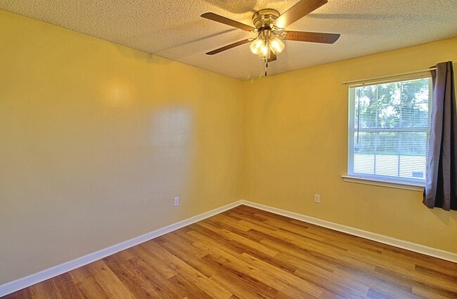 Building Photo - 205 Tempest Ln