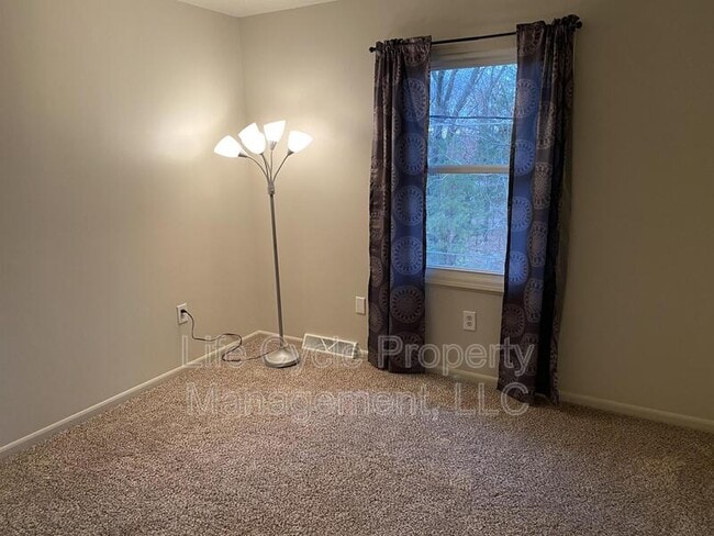 Building Photo - 998 52nd St SE