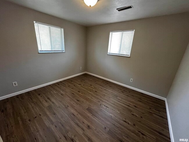 Building Photo - 2613 W Wardcliffe Dr