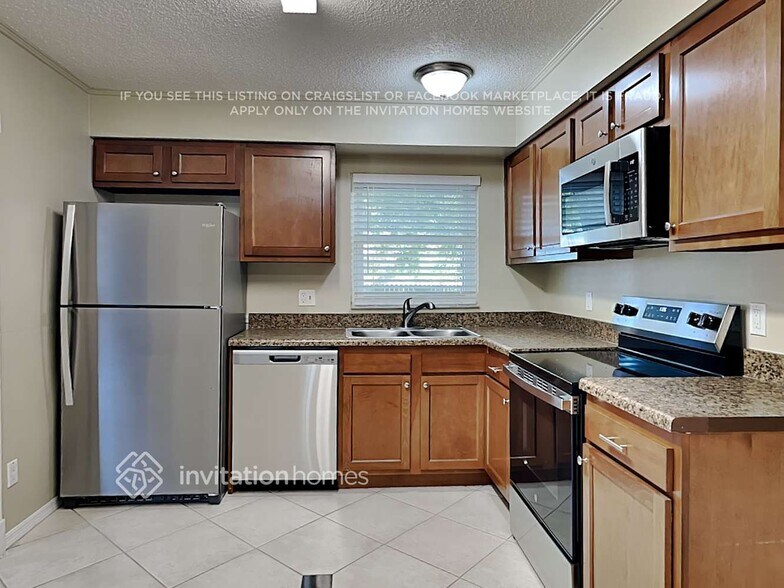 Building Photo - 1380 Wildwood Ct