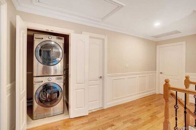 Building Photo - 134-110 10th St