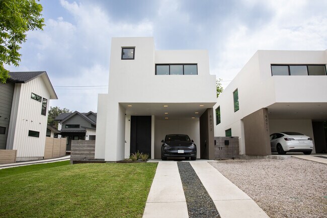 Building Photo - 507 S Park Dr