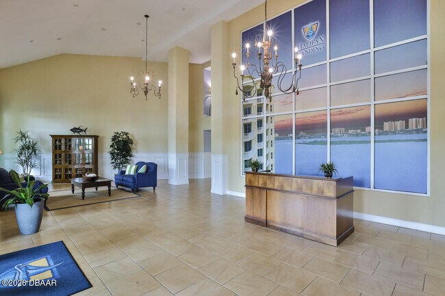 Building Photo - 2801 S Ridgewood Ave