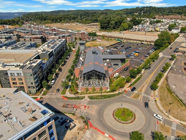 Building Photo - 102 Legend Dr