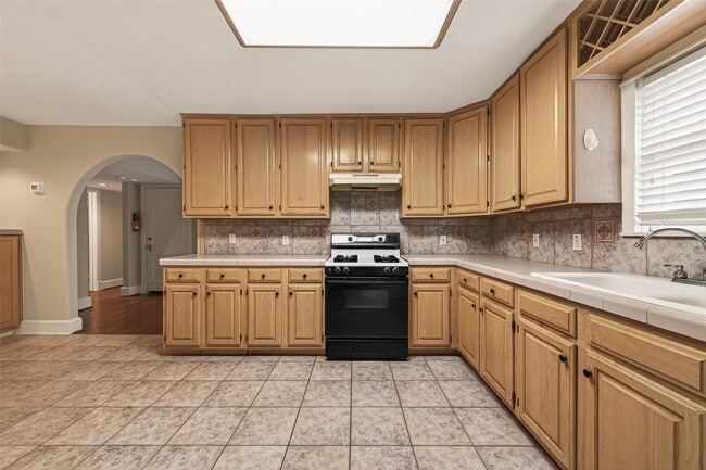 Building Photo - 1807 Crocker St