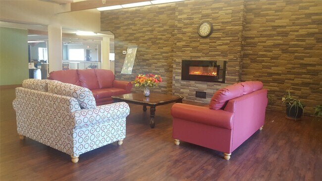 Building Photo - 2100 Greentree N