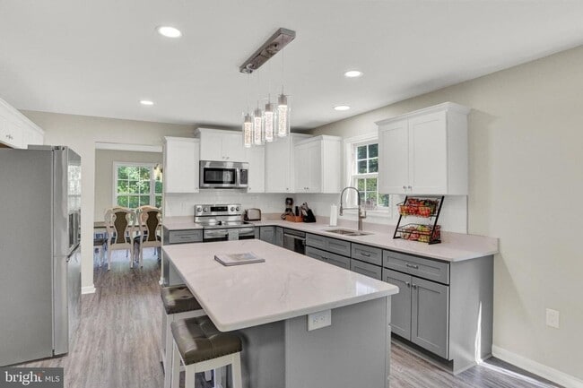 Building Photo - Spacious 4BR House in Lewisberry