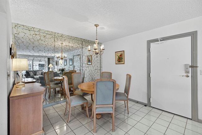 Building Photo - 6417 Bay Club Dr