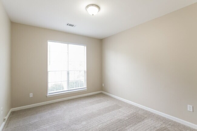 Building Photo - 520 Brooksdale Dr