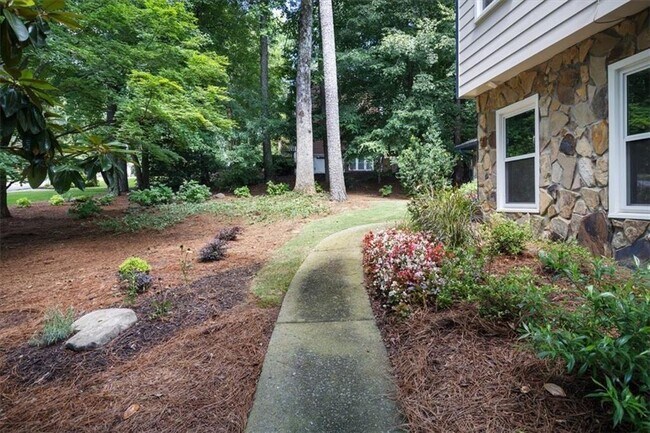 Building Photo - 4989 Kingswood Dr