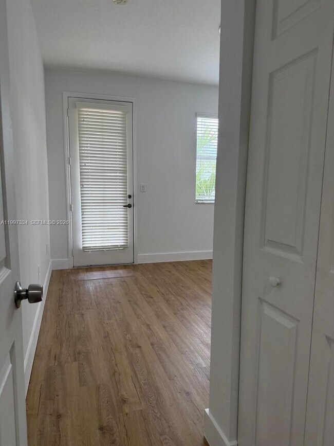 Building Photo - 14934 SW 41st Ln