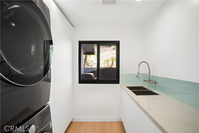 Building Photo - 2880 Zell Dr