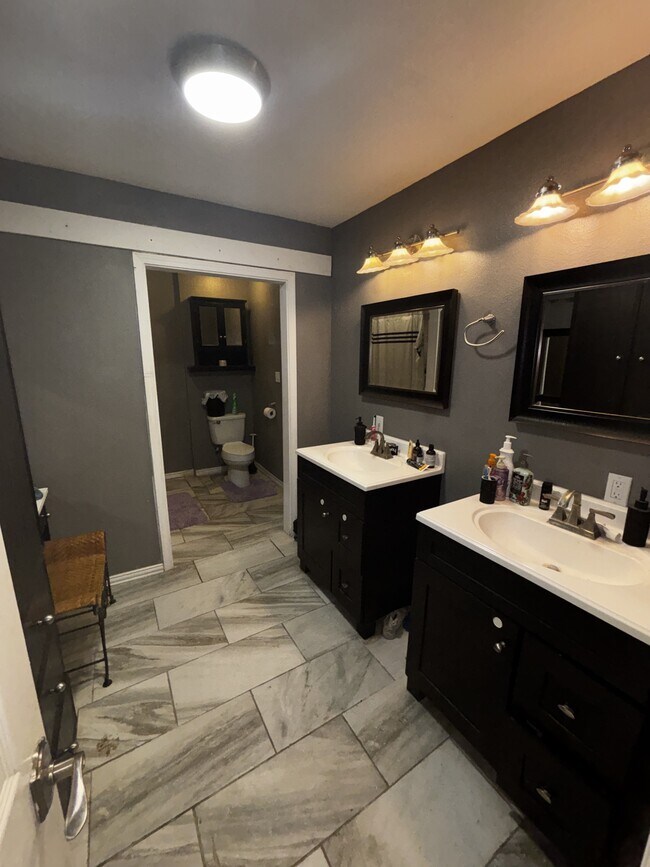 Building Photo - 7603 Alcove Ave