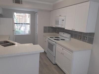 Building Photo - 9999 Summerbreeze Dr