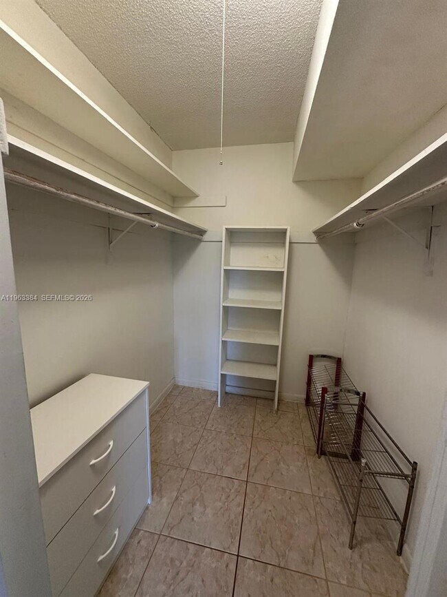 Building Photo - 2200 E Hallandale Beach Blvd