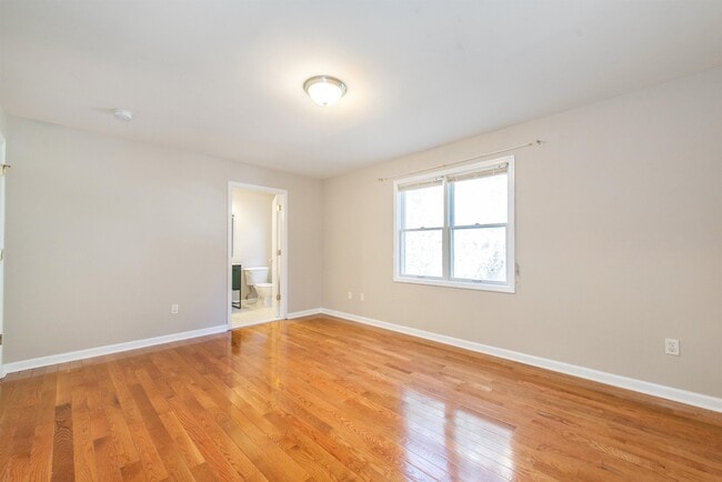 Building Photo - 19 Legend Hills Dr