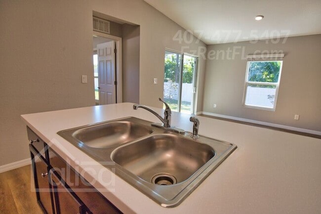 Building Photo - 5204 S San Mateo Dr