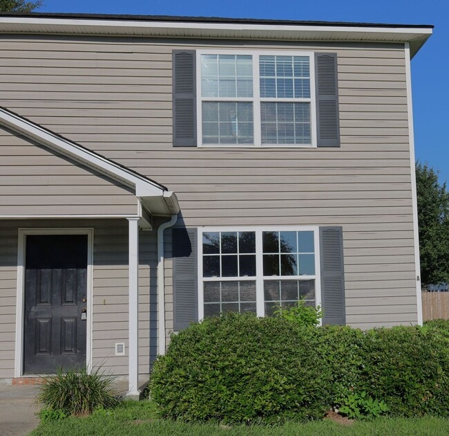 Primary Photo - 1801 Chestnut Dr