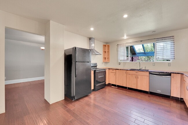 Building Photo - $3,095.00, 4-bed, 2.5-bath located in West...