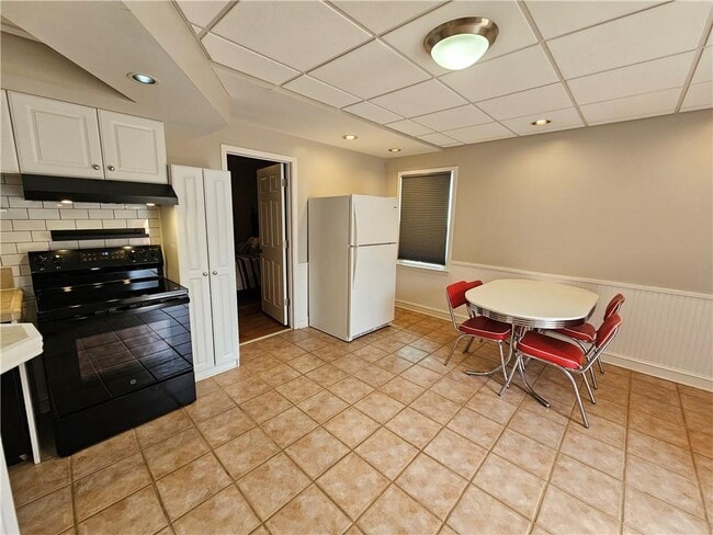 Building Photo - 2100 Bennington Ct