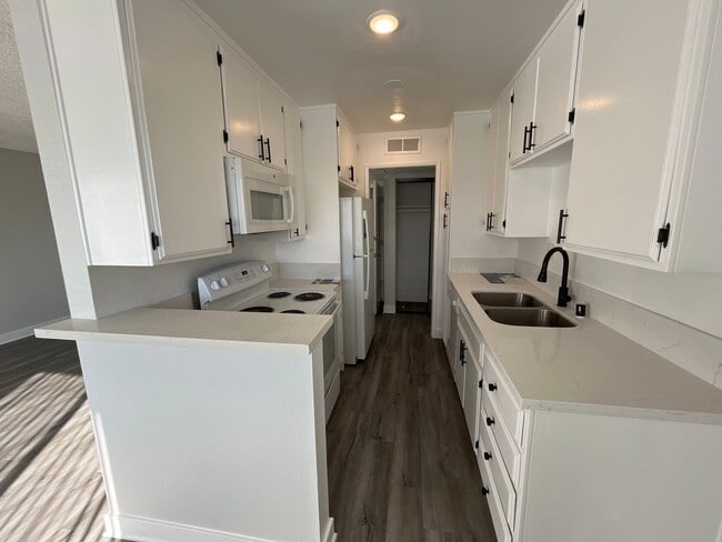 Interior Photo - 245 South Serrano Ave